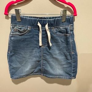 Girls’ Gap Jean skirt. Size small.